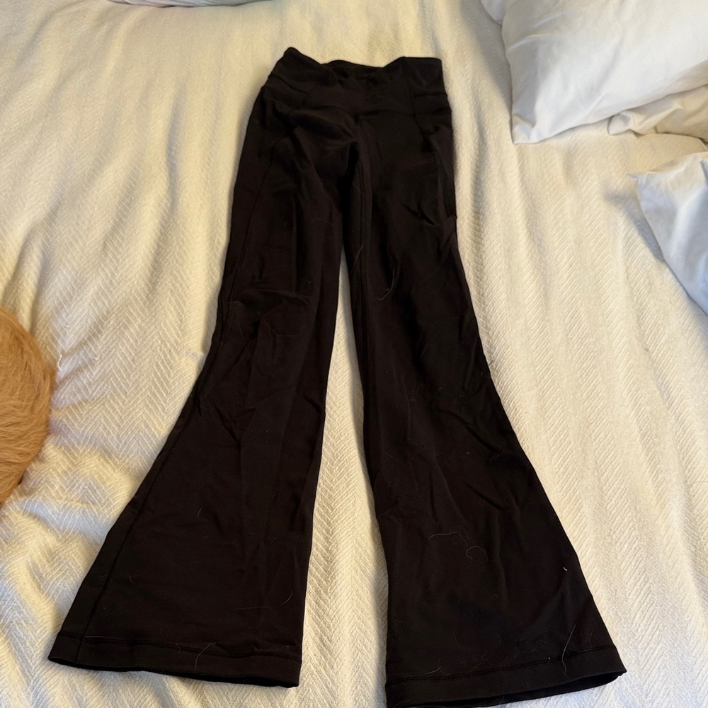Lululemon women’s groove pant flared
